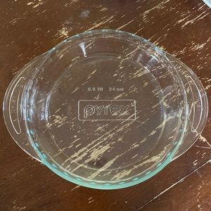 Pyrex 9.5” pie plate dish.